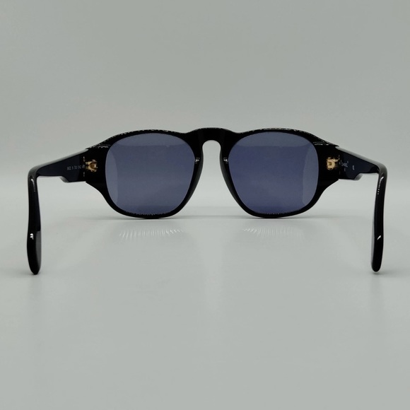 CHANEL Black and Gold Sunglasses with Oversized Frame - Picture 4 of 9